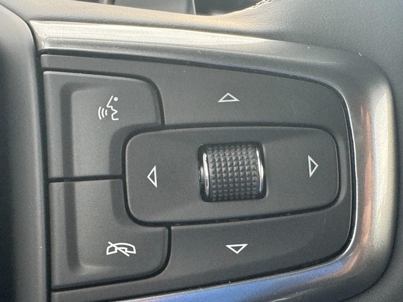 Chevrolet Silverado 1500 Vehicle Full-screen Gallery Image 14