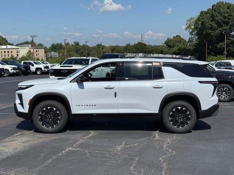 Chevrolet Traverse Vehicle Full-screen Gallery Image 2