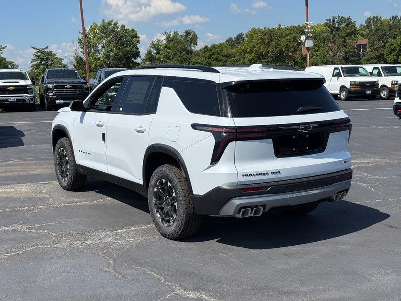Chevrolet Traverse Vehicle Full-screen Gallery Image 3