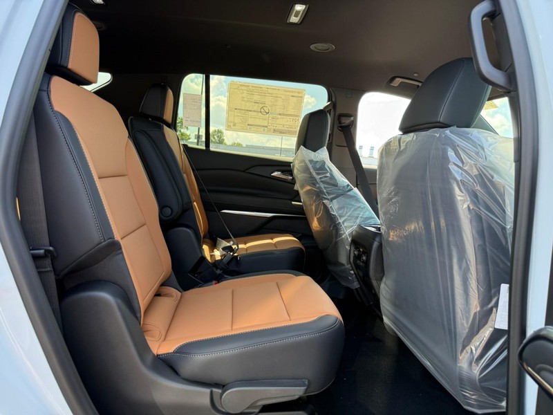 Chevrolet Traverse Vehicle Full-screen Gallery Image 6
