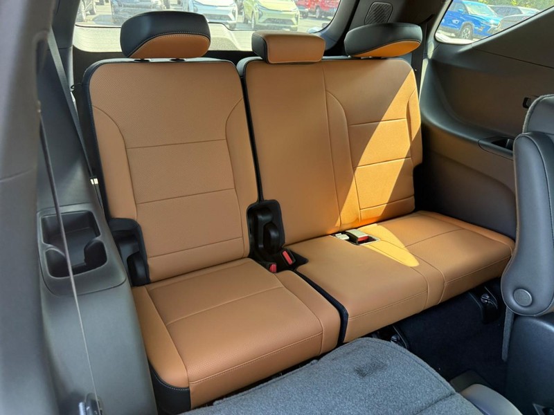 Chevrolet Traverse Vehicle Full-screen Gallery Image 7