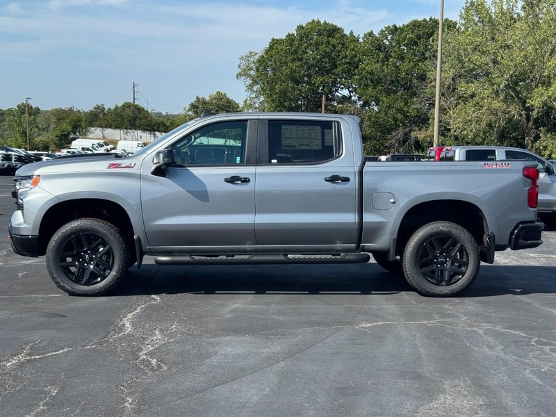 Chevrolet Silverado 1500 Vehicle Full-screen Gallery Image 2