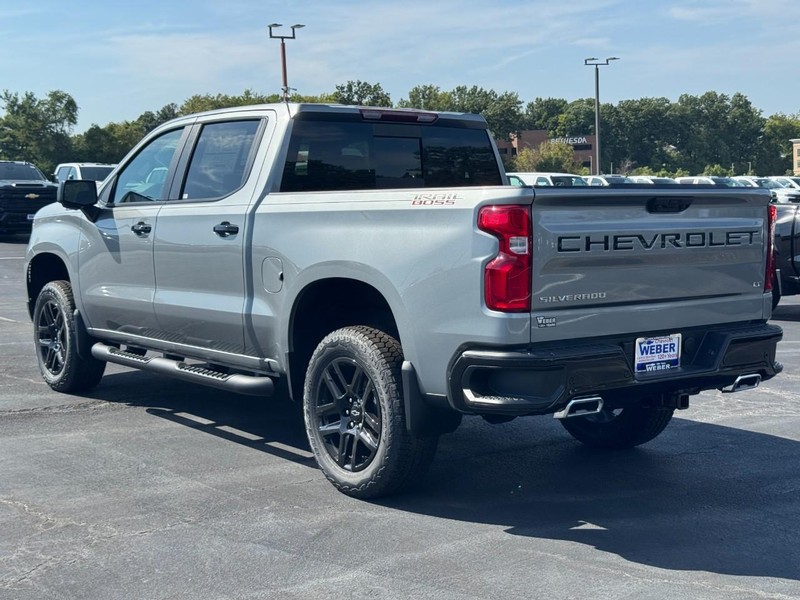 Chevrolet Silverado 1500 Vehicle Full-screen Gallery Image 3