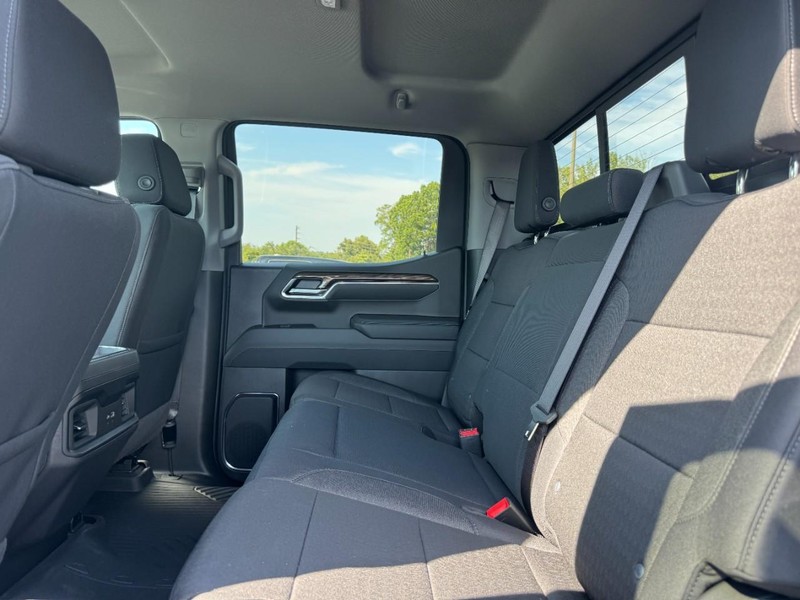 Chevrolet Silverado 1500 Vehicle Full-screen Gallery Image 5