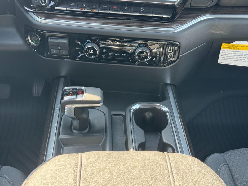 Chevrolet Silverado 1500 Vehicle Full-screen Gallery Image 9