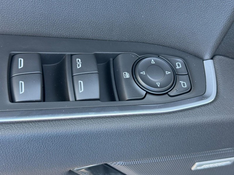 Chevrolet Silverado 1500 Vehicle Full-screen Gallery Image 11