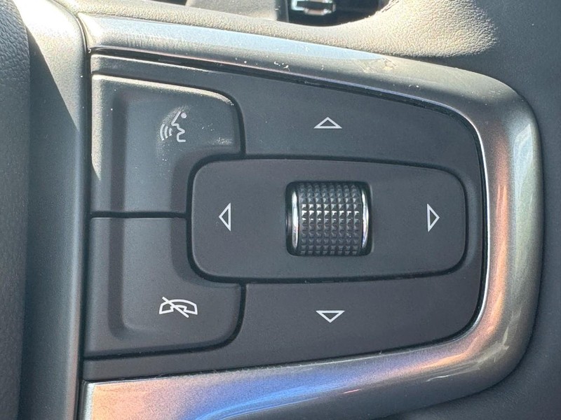 Chevrolet Silverado 1500 Vehicle Full-screen Gallery Image 13