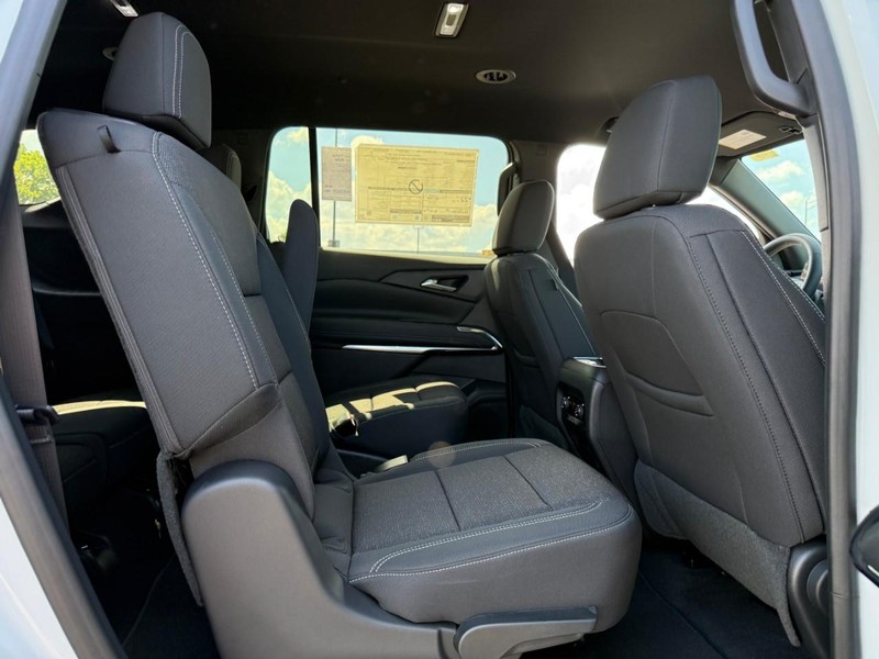 Chevrolet Traverse Vehicle Full-screen Gallery Image 5