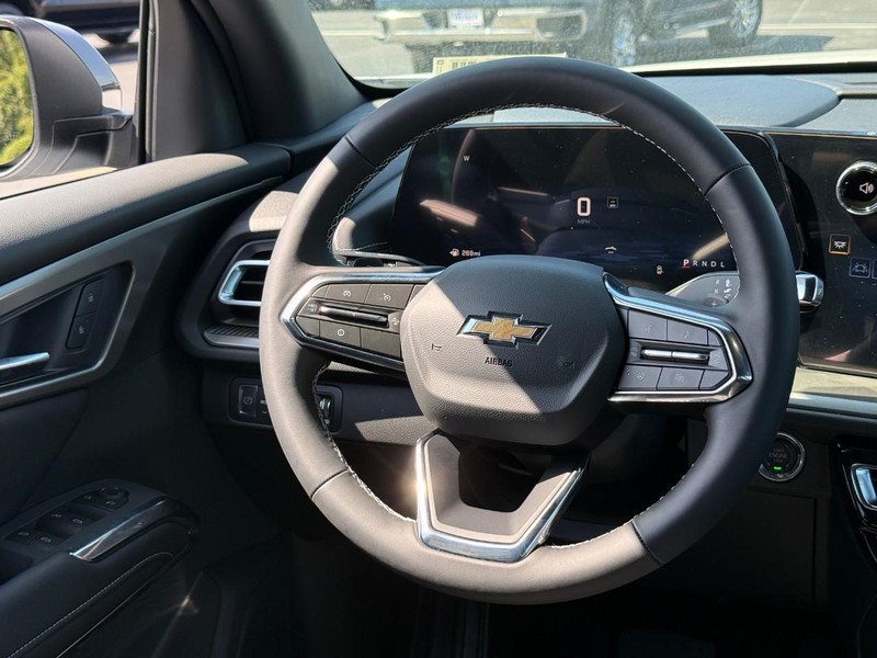 Chevrolet Traverse Vehicle Full-screen Gallery Image 8