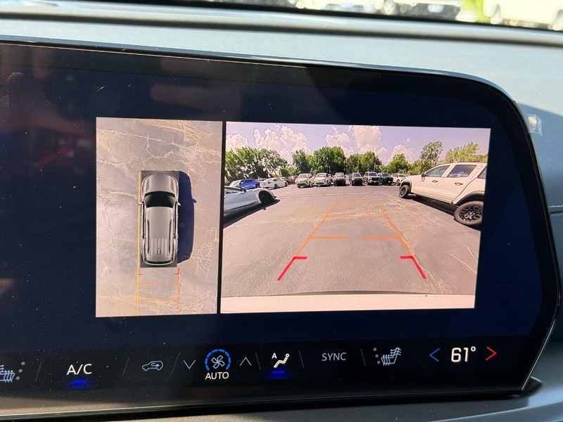 Chevrolet Traverse Vehicle Full-screen Gallery Image 17