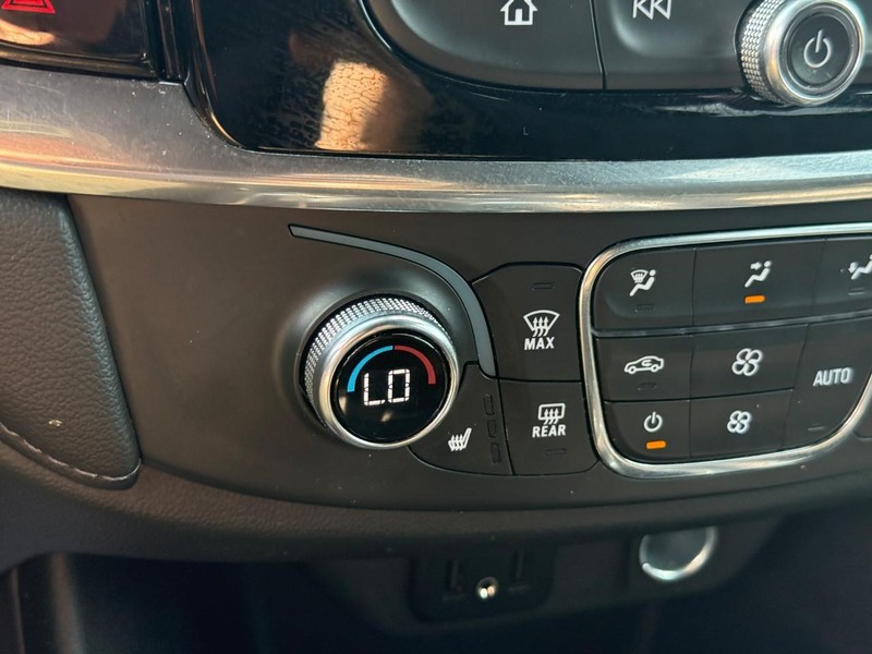 Chevrolet Traverse Vehicle Full-screen Gallery Image 23