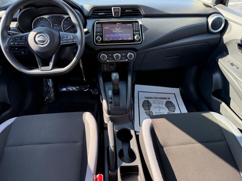Nissan Versa Vehicle Full-screen Gallery Image 10