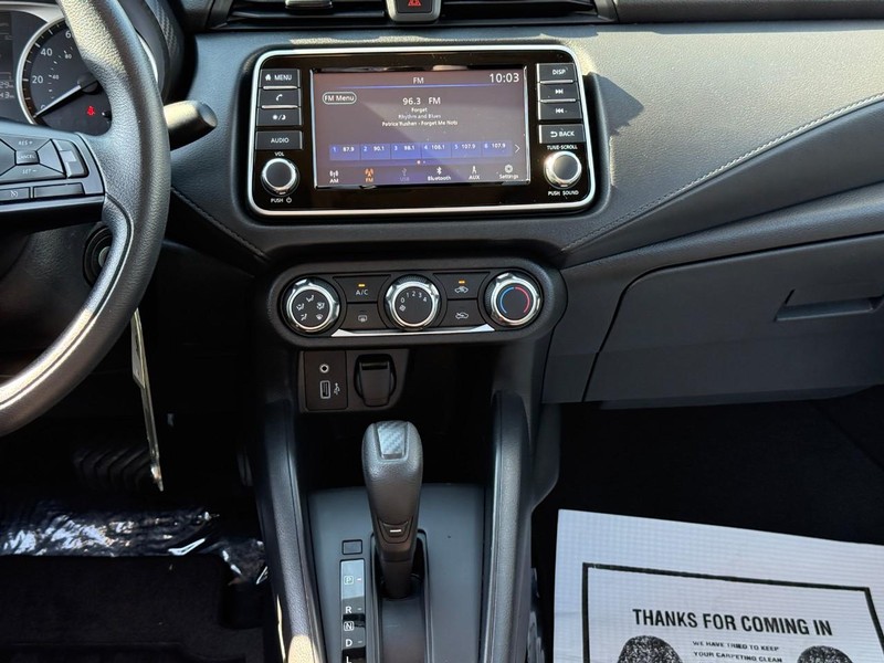 Nissan Versa Vehicle Full-screen Gallery Image 13