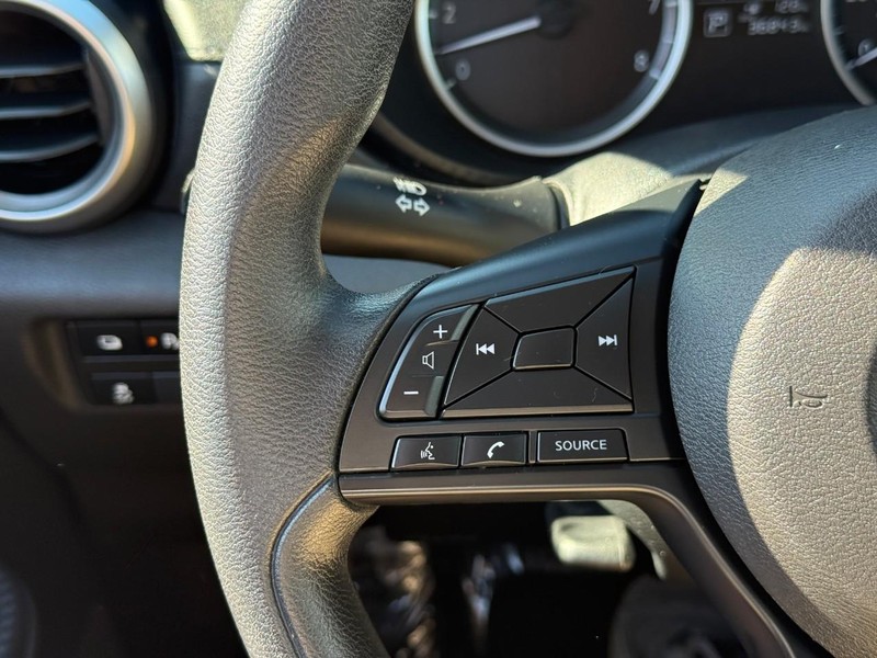 Nissan Versa Vehicle Full-screen Gallery Image 16
