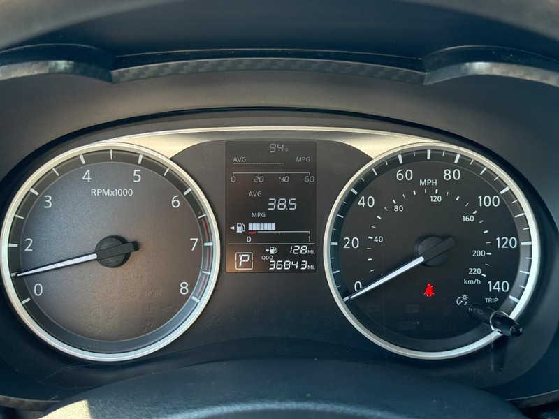 Nissan Versa Vehicle Full-screen Gallery Image 18