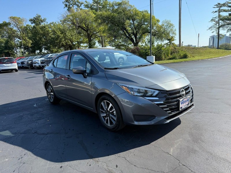 Nissan Versa Vehicle Full-screen Gallery Image 7