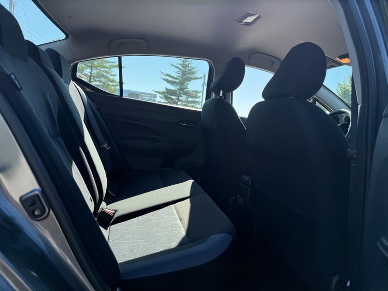 Nissan Versa Vehicle Full-screen Gallery Image 9