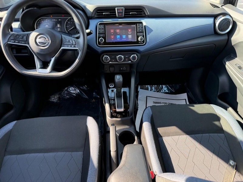 Nissan Versa Vehicle Full-screen Gallery Image 10