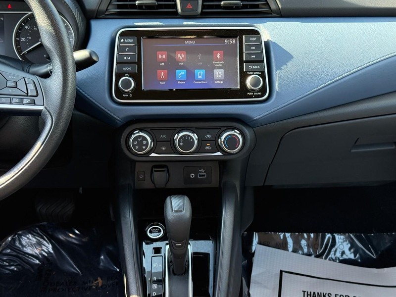 Nissan Versa Vehicle Full-screen Gallery Image 13