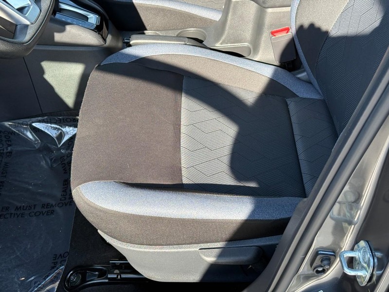Nissan Versa Vehicle Full-screen Gallery Image 16