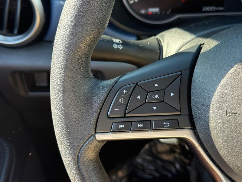 Nissan Versa Vehicle Full-screen Gallery Image 17