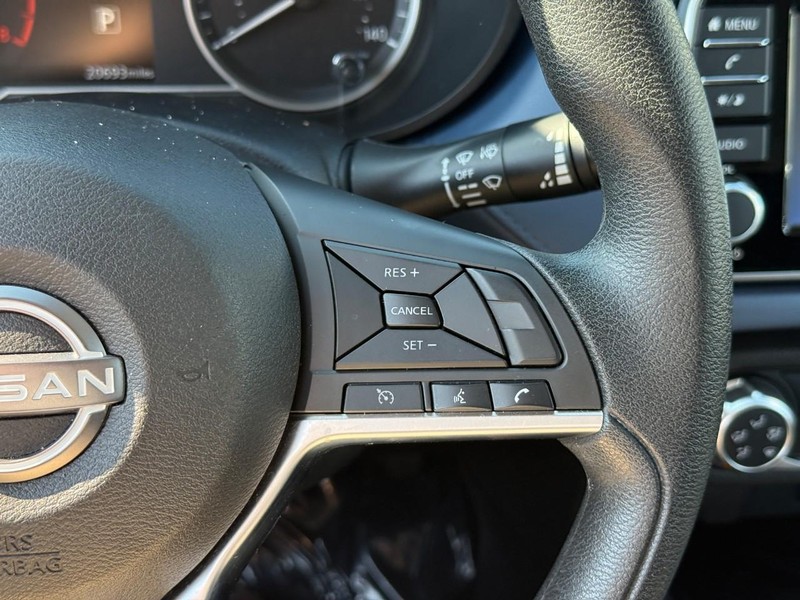 Nissan Versa Vehicle Full-screen Gallery Image 18