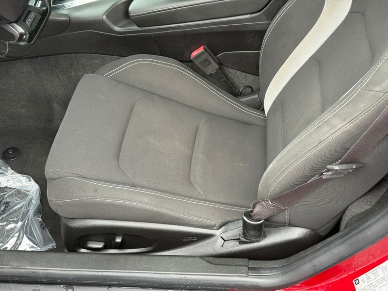 Chevrolet Camaro Vehicle Full-screen Gallery Image 13