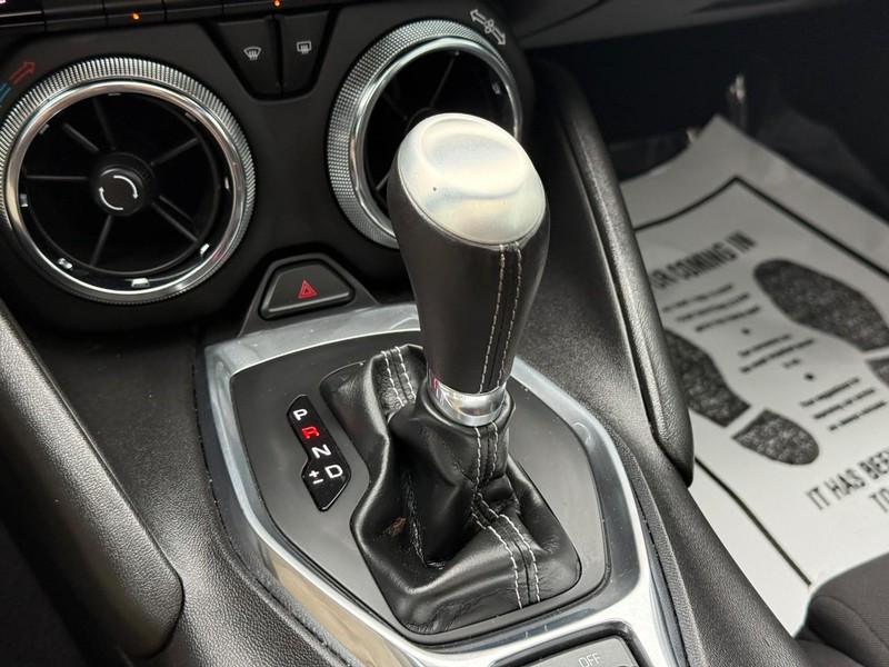 Chevrolet Camaro Vehicle Full-screen Gallery Image 18