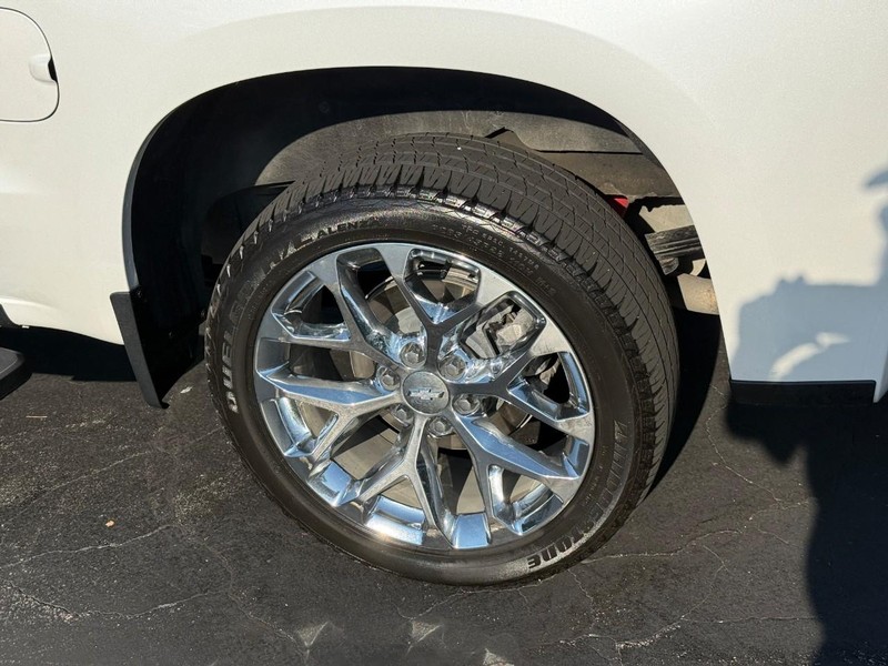 Chevrolet Silverado 1500 Vehicle Full-screen Gallery Image 4
