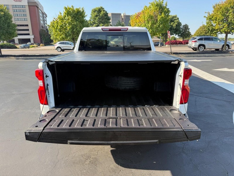 Chevrolet Silverado 1500 Vehicle Full-screen Gallery Image 5