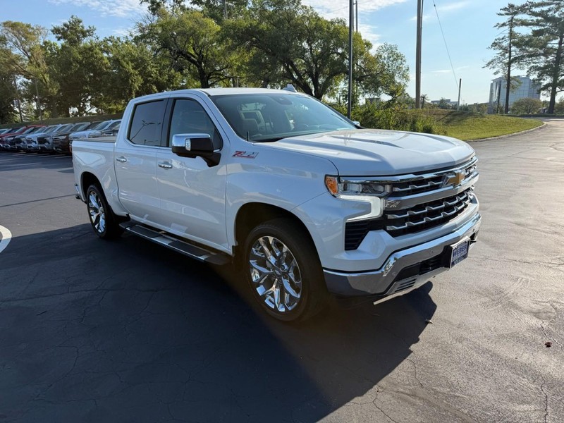 Chevrolet Silverado 1500 Vehicle Full-screen Gallery Image 8