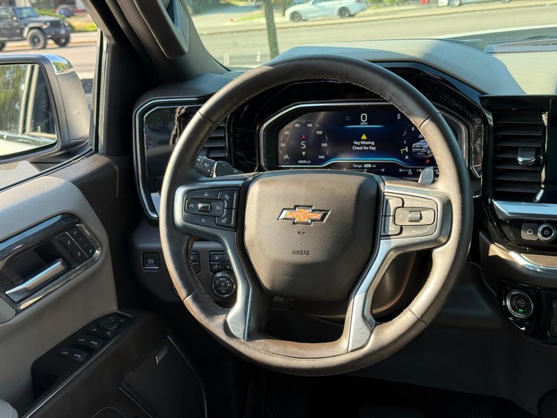 Chevrolet Silverado 1500 Vehicle Full-screen Gallery Image 12