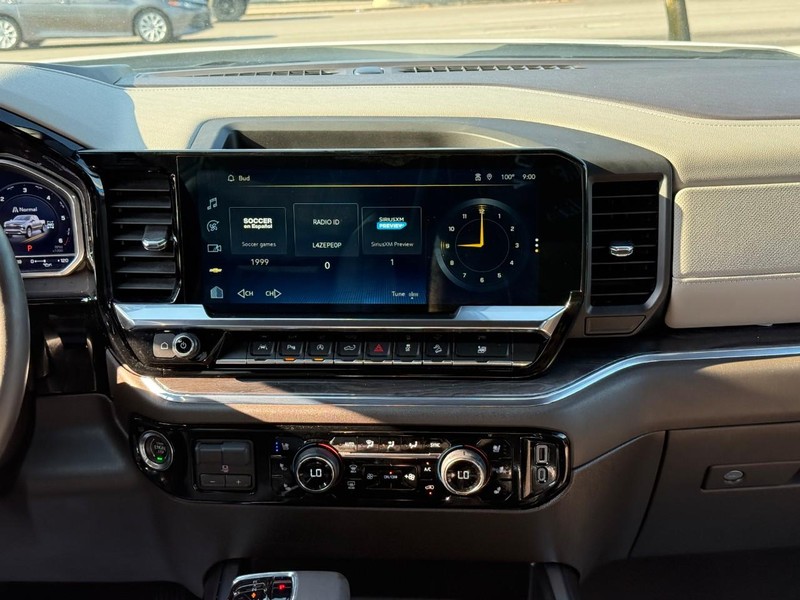 Chevrolet Silverado 1500 Vehicle Full-screen Gallery Image 13