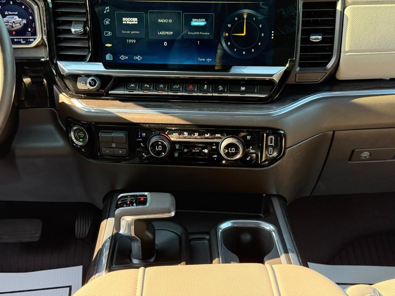 Chevrolet Silverado 1500 Vehicle Full-screen Gallery Image 14