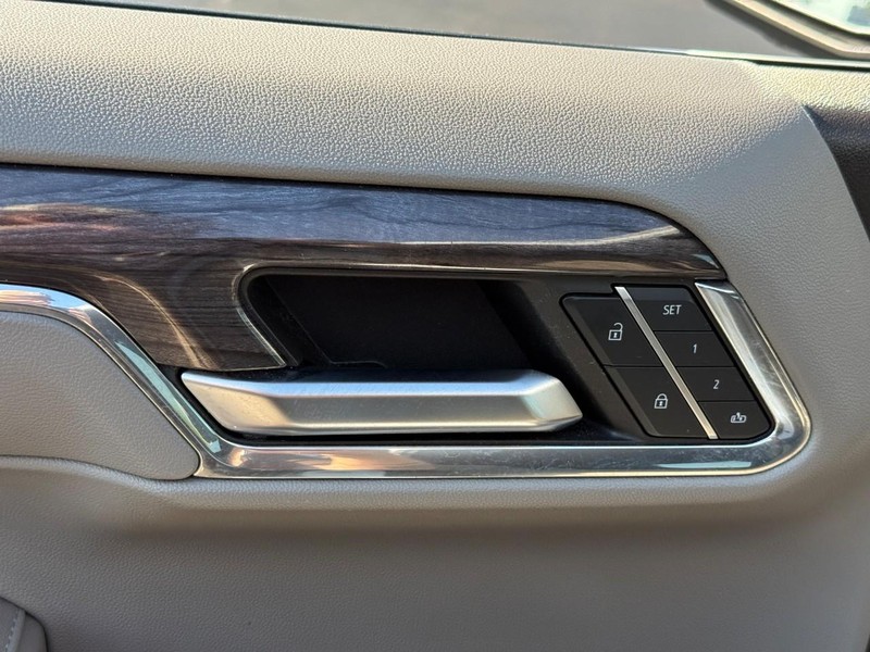 Chevrolet Silverado 1500 Vehicle Full-screen Gallery Image 16