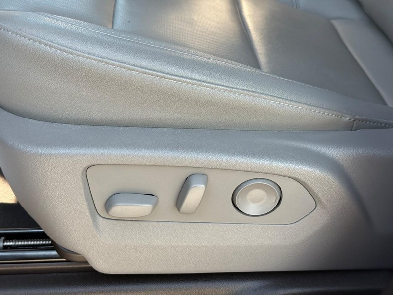 Chevrolet Silverado 1500 Vehicle Full-screen Gallery Image 18