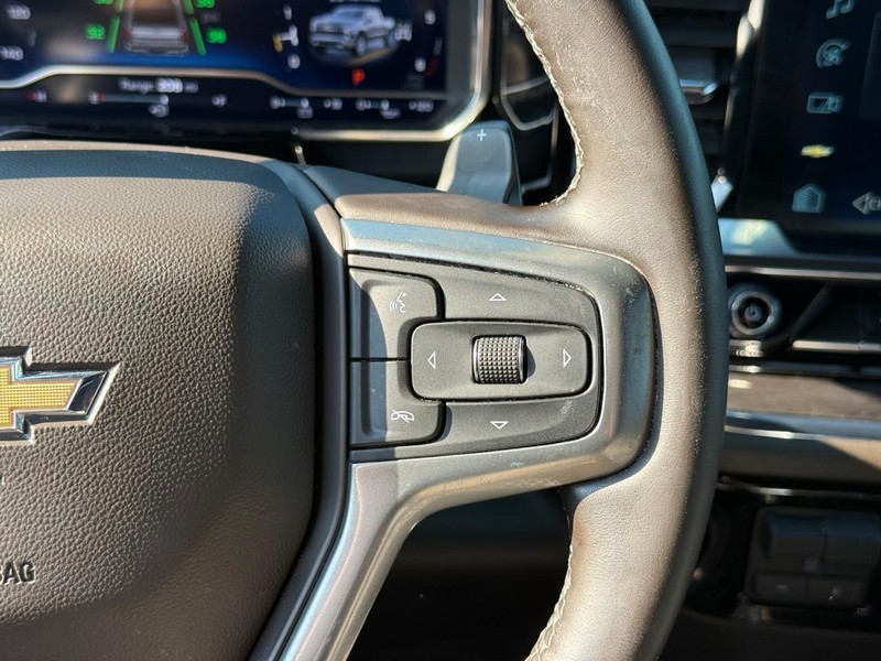 Chevrolet Silverado 1500 Vehicle Full-screen Gallery Image 20