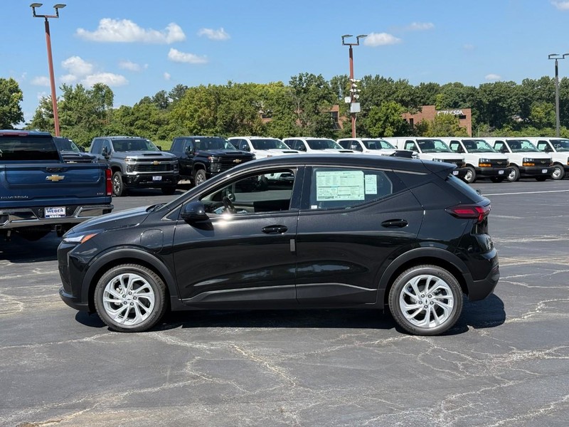 Chevrolet Bolt Vehicle Full-screen Gallery Image 2
