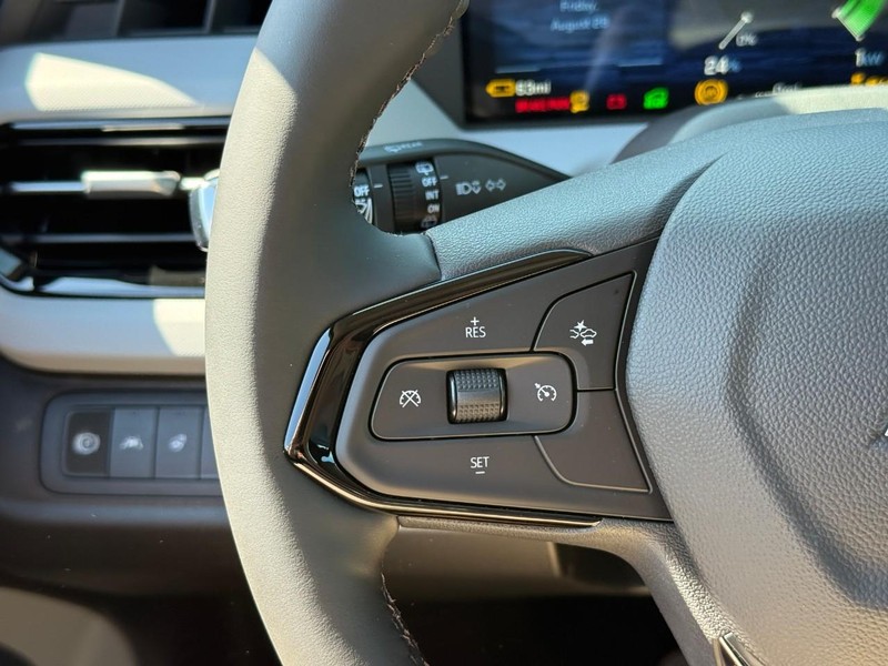 Chevrolet Bolt Vehicle Full-screen Gallery Image 11
