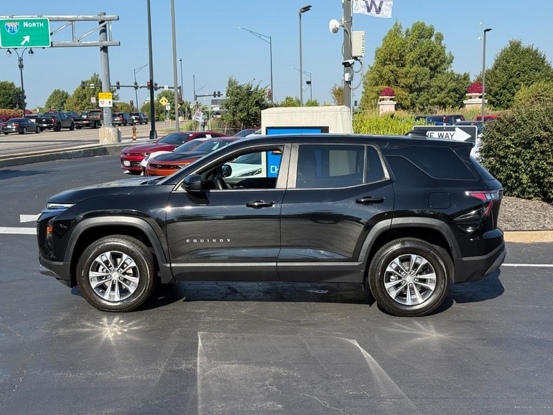 Chevrolet Equinox Vehicle Full-screen Gallery Image 2