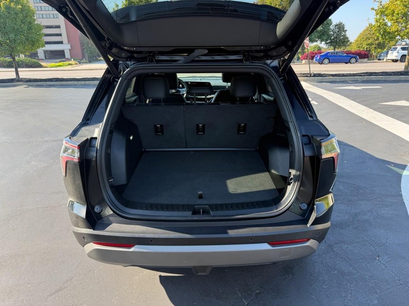 Chevrolet Equinox Vehicle Full-screen Gallery Image 5