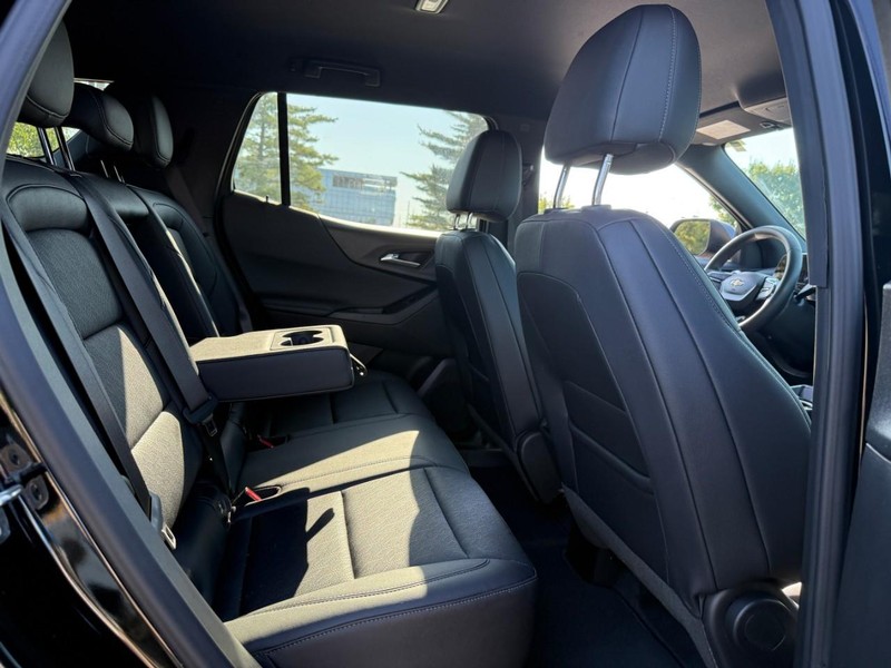Chevrolet Equinox Vehicle Full-screen Gallery Image 10