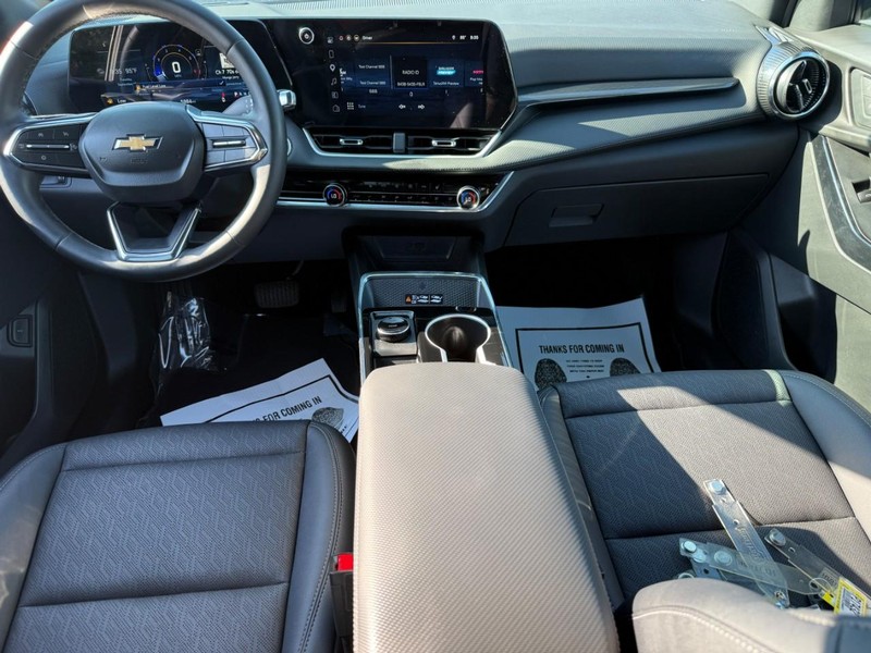 Chevrolet Equinox Vehicle Full-screen Gallery Image 11