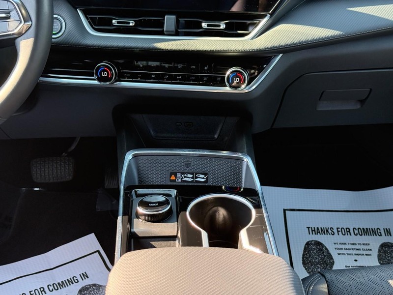 Chevrolet Equinox Vehicle Full-screen Gallery Image 14
