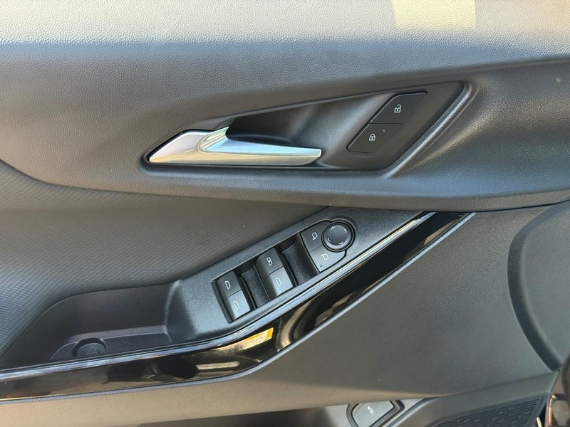 Chevrolet Equinox Vehicle Full-screen Gallery Image 15