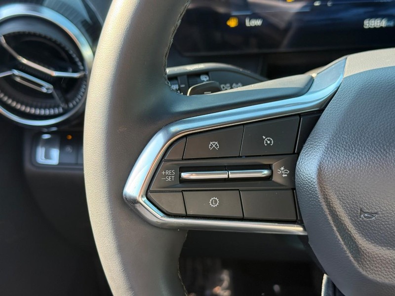 Chevrolet Equinox Vehicle Full-screen Gallery Image 18