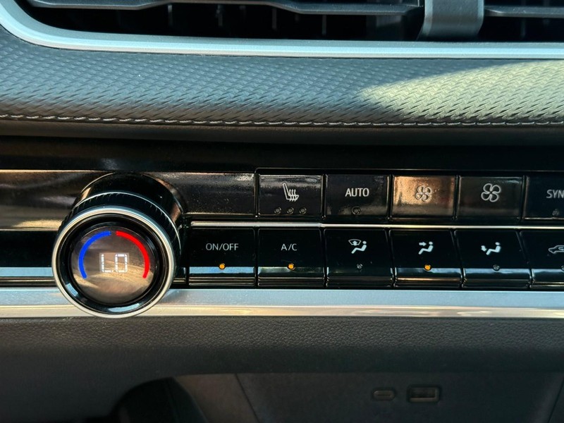Chevrolet Equinox Vehicle Full-screen Gallery Image 21