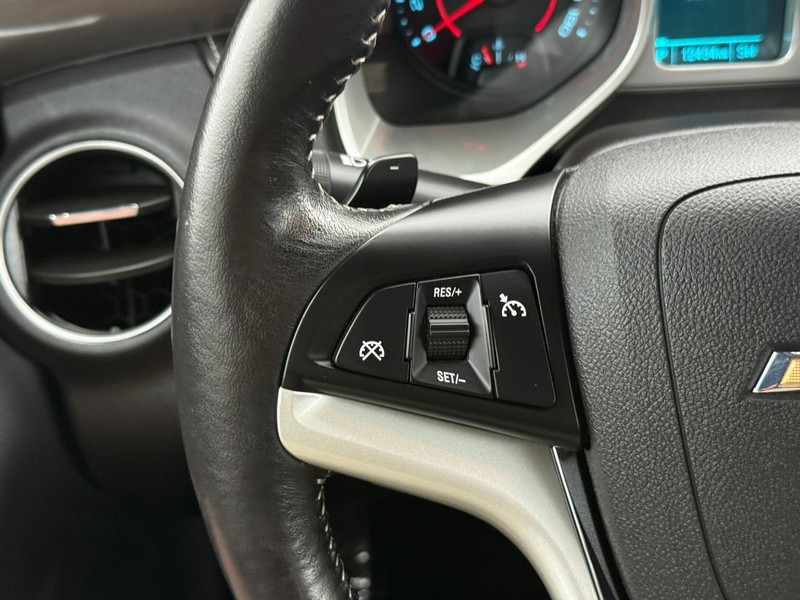 Chevrolet Camaro Vehicle Full-screen Gallery Image 15