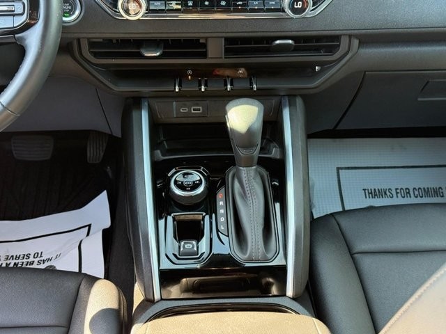 Chevrolet Colorado Vehicle Full-screen Gallery Image 16