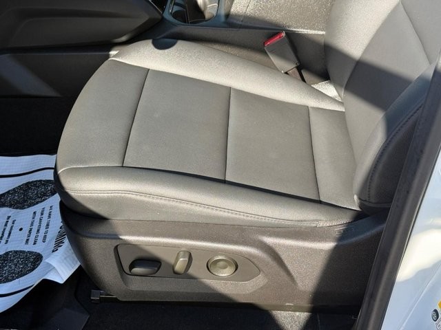 Chevrolet Colorado Vehicle Full-screen Gallery Image 18